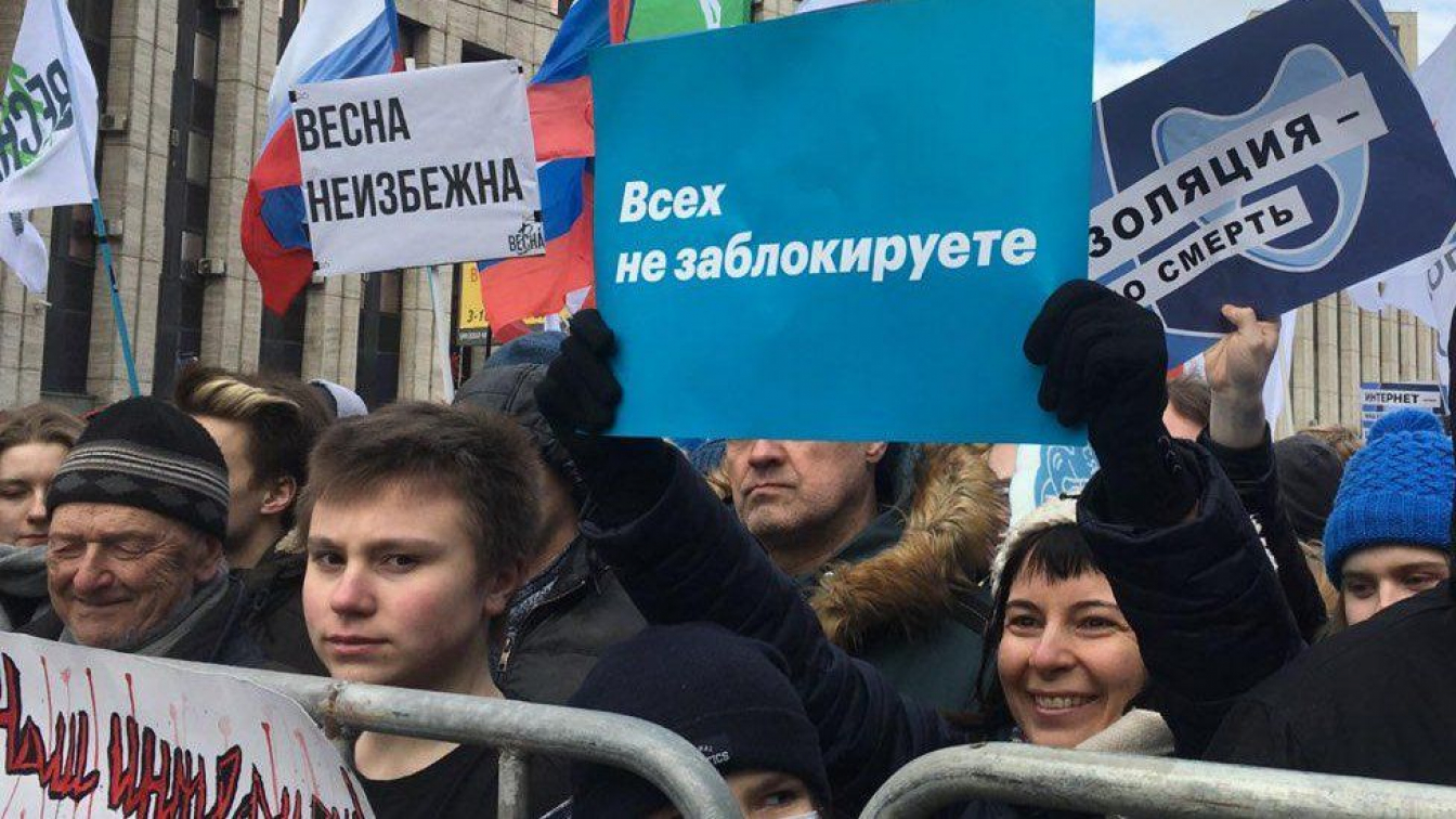 Russia: New laws threaten freedom of expression and media freedom